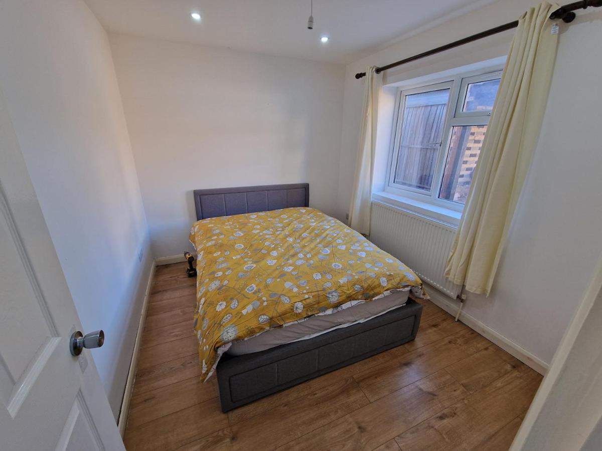Mile End Budget Guesthouse Λονδίνο Εξωτερικό φωτογραφία