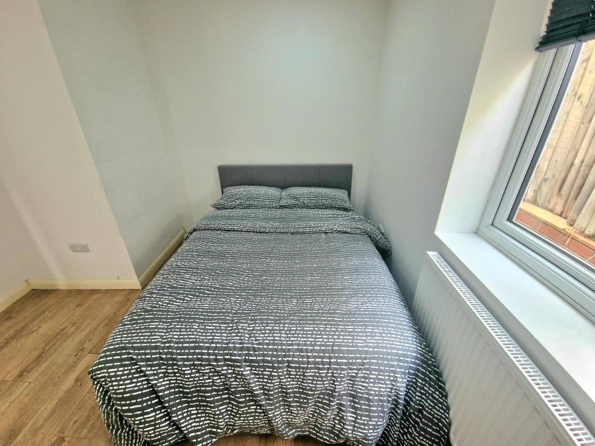 Mile End Budget Guesthouse Λονδίνο Εξωτερικό φωτογραφία
